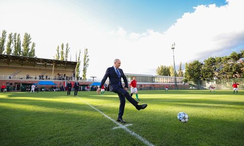 TBMM Başkanı Kurtulmuş, Macaristan'da Dostluk Maçını İzledi
