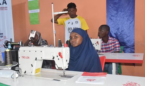 TİKA Nijerya'da Gençlere Dikiş Atölyesi Açtı