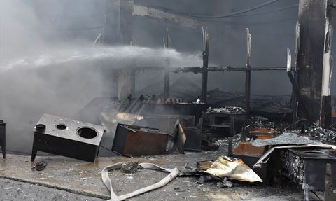 Trabzon'daki Alışveriş Merkezinde Yangın Kontrol Altına Alındı