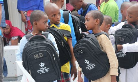 Türkiye Diyanet Vakfı, Kamerun'da Yetimlere Eğitim Desteği Sağladı