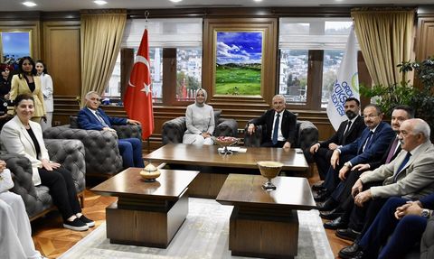 Türkiye'nin Gençleri için Yeni Bir Yüzyıl Hayali