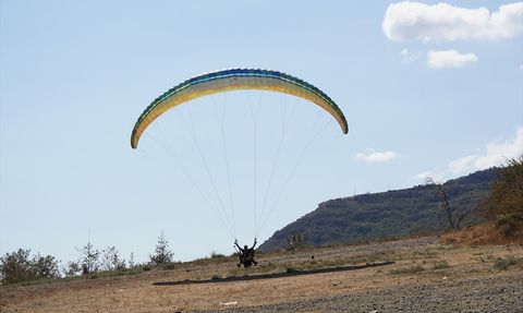 Uçmakdere'de Yamaç Paraşütü Tutkunları Buluşuyor