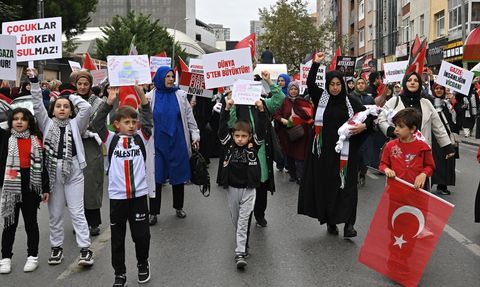 Ümraniye'de Gazze İçin Destek Yürüyüşü Düzenlendi