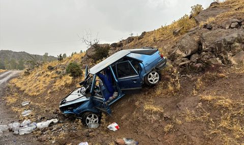 Uşak'ta İki Trafik Kazasında 5 Kişi Yaralandı