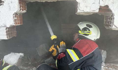 Uşak'ta Yangın Felaketi: 2 Katlı Ev ve Ahır Kullanılamaz Hale Geldi