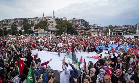 Üsküdar'da Küresel Sumud Filosu İçin Destek Yürüyüşü Düzenlendi