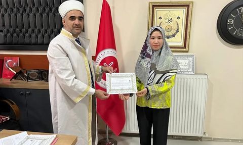 Vietnamlı Kadın Hakkari'de İslamiyet'i Seçti