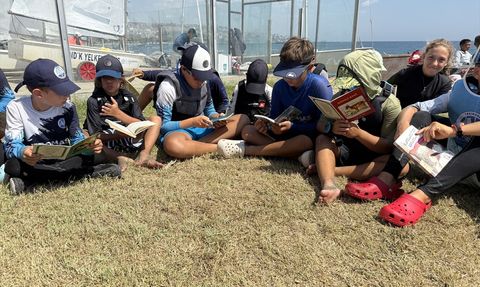 Yelken Yarışlarında Rüzgar Olmayınca Kitapla Vakit Geçirildi