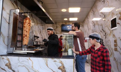 Yusuf Şeyh Dibo, Suriyelilere Türk Dönerini Tanıttı