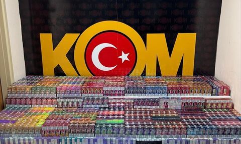 Adana'da Gümrük Kaçağı 2 Bin 700 Elektronik Sigara Ele Geçirildi