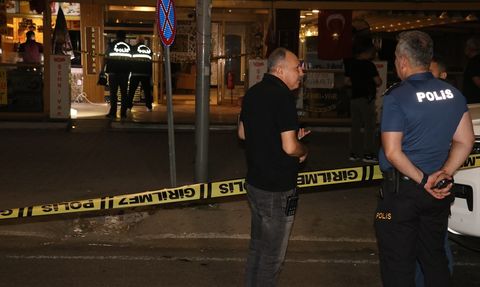 Adana'da Pastaneye El Bombası Atıldı, Şüpheli Yakalandı