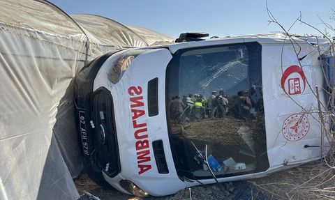 Adıyaman'da Ambulans ile Otomobil Çarpıştı, 8 Yaralı