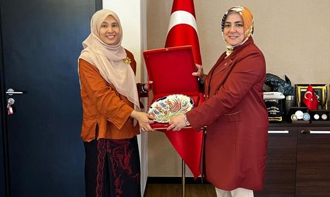 AK Parti Kadın Kolları Başkanı Ercan, Malezya'da Kadınların Güçlenmesi İçin Temaslarda Bulundu