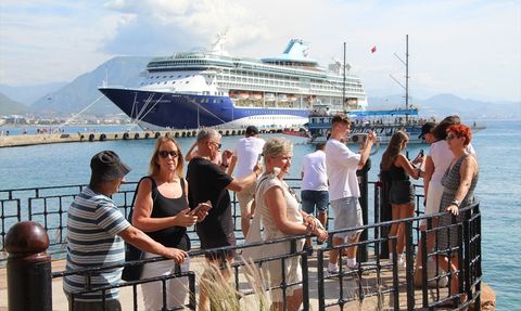 Alanya'ya Gelen Marella Discovery 2 Kruvaziyeri 1788 Turist Taşıdı