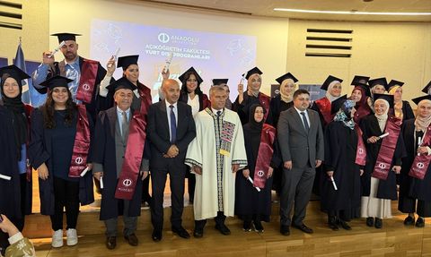 Anadolu Üniversitesi Köln'de Mezuniyet Töreni Düzenledi