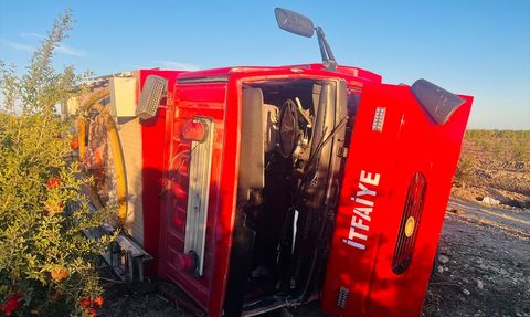 Antalya'da İtfaiye Aracı Kazası: 2 Yaralı