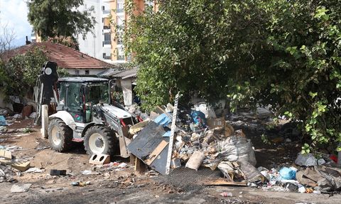 Antalya'da Temizlik Operasyonu: Tonlarca Çöp Çıkarıldı