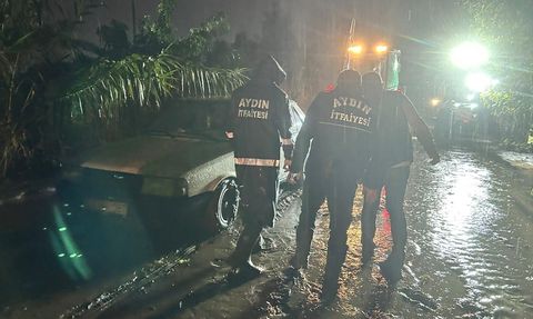 Aydın'da Sağanak Yağış Trafikte Aksamaya Neden Oldu