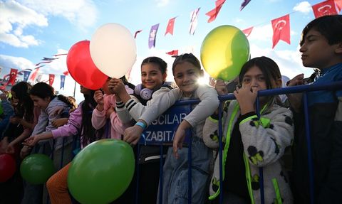 Bağcılar'da Kız Çocukları Günü Etkinliği: Gazze İçin Balonlar Gökyüzüne Uçuruldu
