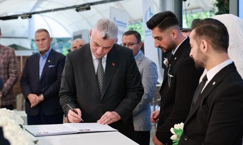 Bağcılar'da Toplu Düğün Şölenine Ticaret Bakanı Şahitlik Etti