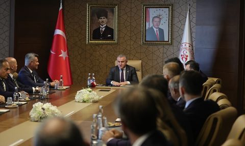 Bakan Bak, Fenerbahçe Yönetimini Kabul Etti