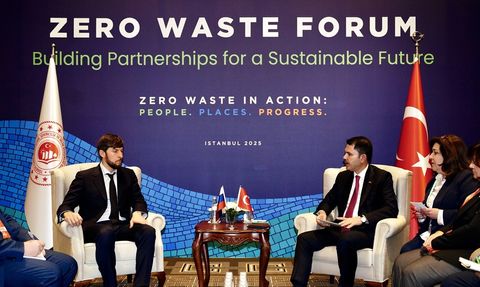 Bakan Kurum, Sıfır Atık Forumu'nda İkili Görüşmeler Yaptı