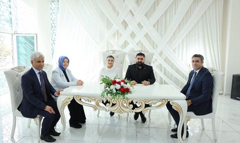 Bingöl'de Nikah Şahidliği Yapan Bakan Yardımcısı Yenigün, Gençlere Destek Vurgusu Yaptı