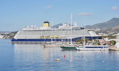 Bodrum'a Spirit of Adventure Kruvaziyeri Geldi