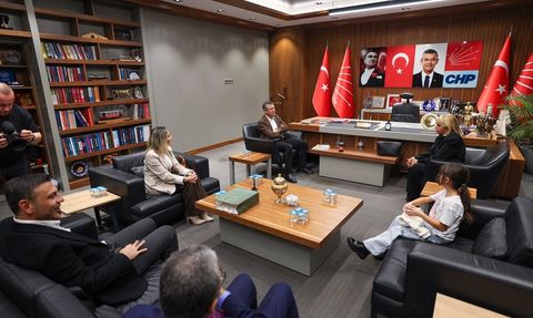 CHP Genel Başkanı Özgür Özel, Denktaş Ailesi ile Bir Araya Geldi