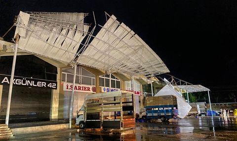 Demre'de Sağanak Yağış ve Hortumun Yarattığı Olumsuz Etkiler