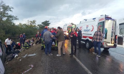 Denizli'de Midibüs Kazası: 1 Ölü, 32 Yaralı