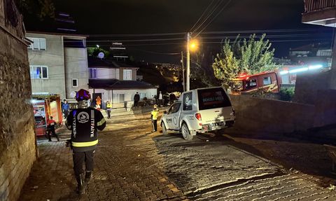 Denizli'de Tavan Çöktü, 6 Yaralı