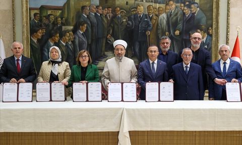 Diyanet İşleri Başkanı Arpaguş Gaziantep'te Kur'an Eğitim Merkezi Protokolünü İmzaladı