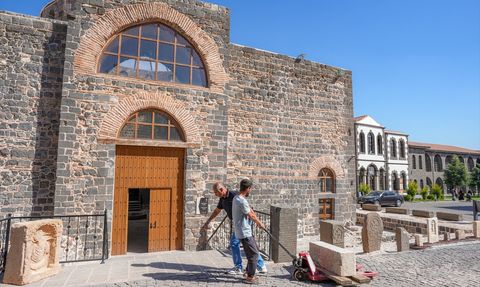 Diyarbakır'da İnşaat Kazısında Bulunan Mezara İlişkin İnceleme Başlatıldı