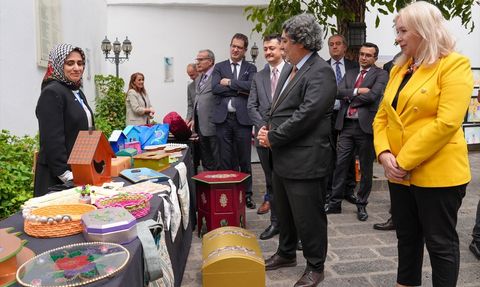 Diyarbakır'da Tutuklu Çocukların Sanat Sergisi Açıldı