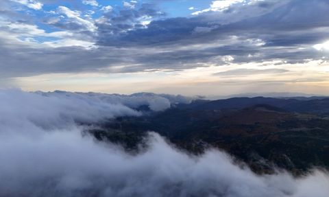 Dürtmen Dağı'nda Sis İle Kaplı Doğal Güzellik