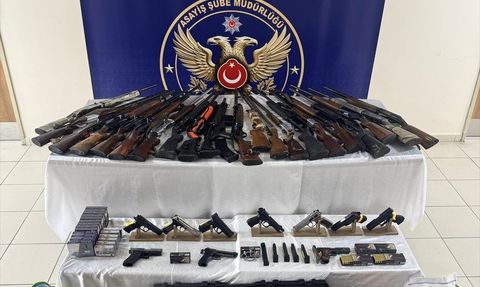 Düzce'de Sosyal Medyada Silah Teşhiri Yapan 4 Kişi Gözaltına Alındı