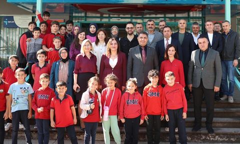 Düzce Valisi Selçuk Aslan, Öğrencinin Davetini Kırmadı