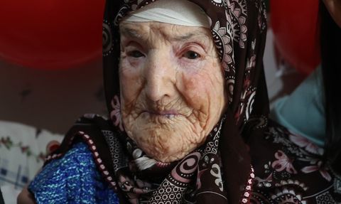 Edirne'de 100 Yaşına Giren Kadına Sürpriz Doğum Günü Kutlaması