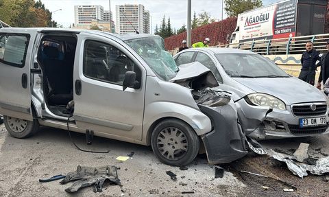 Elazığ'da Zincirleme Trafik Kazası: 5 Yaralı