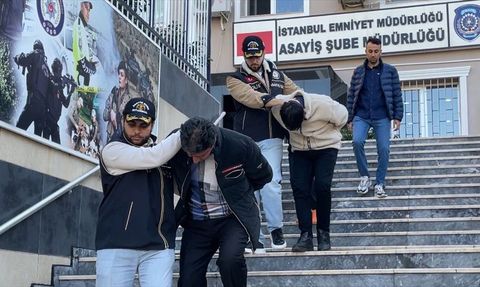 Fatih'te Turistlerin Paralarını Çalan 3 Zanlı Yakalandı