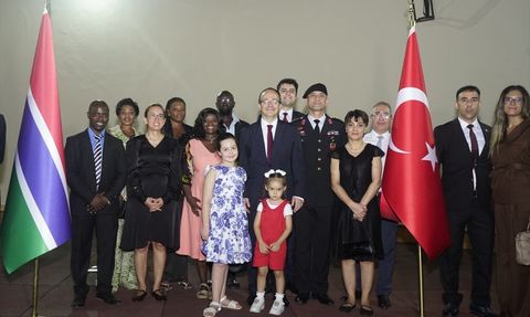 Gambiya'da Cumhuriyet'in 102. Yılı Kutlamaları