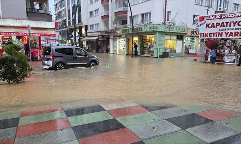 Giresun'da Sağanak Yağış Hayatı Olumsuz Etkiledi