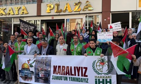Hakkari ve Bitlis'te İsrail'in Küresel Sumud Filosu'na Saldırıları Protesto Edildi