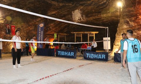Iğdır'da Tuz Mağaraları'nda Cumhuriyet Bayramı Voleybol Turnuvası