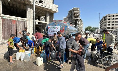 İHH, Gazze'de Enkaz Temizleme Faaliyetlerine Devam Ediyor