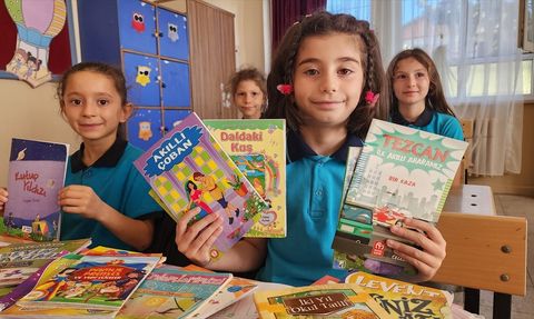 İlkokul Öğrencileri Arasında Kitap Köprüsü Kuruldu