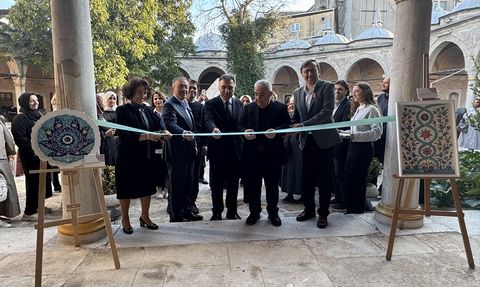 İstanbul'da Rüstem Paşa Camii Çini Motifleri Paneli