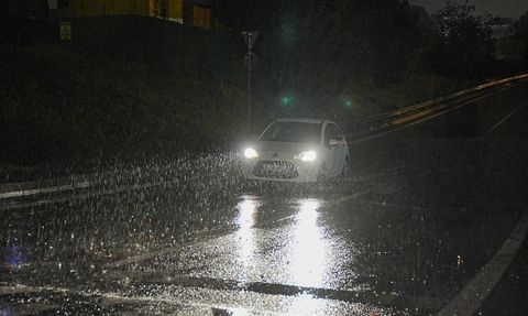 İstanbul'da Sağanak Yağış Etkisini Sürdürüyor
