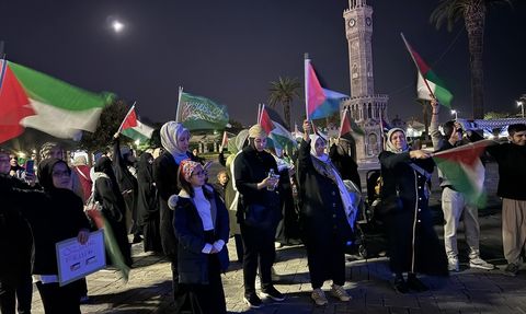 İzmir, Aydın ve Uşak'tan Küresel Sumud Filosu'na Destek Gösterisi